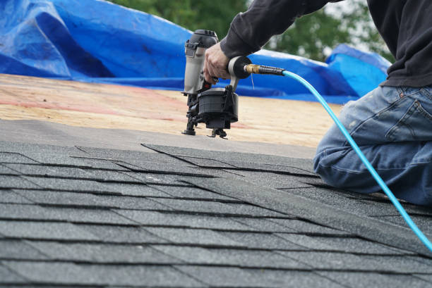 Best Emergency Roof Repair  in Country Clu, FL